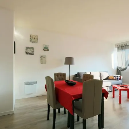 Bright Flat #parking #tours #town Centre