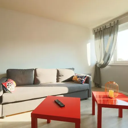 Bright Flat #parking #tours #town Centre 公寓 *